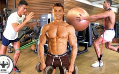 Vừa lập hat-trick, Ronaldo lao đầu làm điều bất ngờ khiến cả thế giới thán phục
