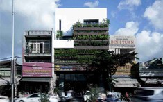 Nhà mặt tiền hướng Tây xanh mát quanh năm nhờ thiết kế vượt tầng tại Đà Nẵng