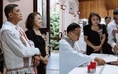 Siu Black hé lộ ảnh cưới tại nhà thờ, nhắn nhủ ông xã: 'Nhân duyên, chúng ta một lần nữa lại về bên nhau'