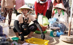 'Đệ nhất mưu sinh'  tập 10: Huy Khánh - Diệp Bảo Ngọc khản cổ rao bán mực nhưng ế hàng trầm trọng