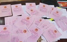 Bất động sản 24h: Mời dân nhận hơn 4.500 sổ đỏ tồn đọng