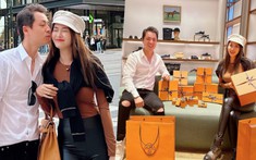 Chiều vợ như Đăng Khôi: Đưa đi du lịch Châu Âu, tặng luôn túi Hermès mừng 20/10