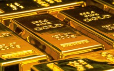 Giá vàng hôm nay 8-11: Vàng trong nước sát ngưỡng 70 triệu đồng/lượng, nhiều mặt hàng tăng giá