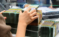 Mặt bằng lãi suất tiết kiệm giảm xuống mức thấp kỷ lục