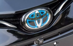 Toyota âm thầm thay đổi logo nhận diện trên xe hybrid