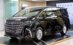 Đại lý chào bán Toyota Alphard 2024 "kèm lạc" 300 triệu đồng