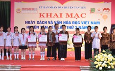 Bắc Giang: Trao tặng hai "Tủ sách Đặng Thùy Trâm" cho huyện Tân Yên