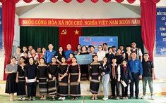 Trao tặng máy tính và học bổng cho học sinh trên địa bàn tỉnh Đắk Lắk