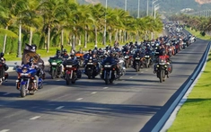 Hàng nghìn biker khắp nơi trên đất nước tụ tập về Cam Ranh dự đại hội mô tô, Hoàng Kim Khánh mang 2 xe khủng góp mặt