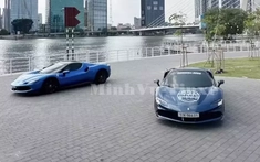 Cặp siêu xe Ferrari mui trần của Cường "Đô-la" và 1 đại gia Việt đã lên bộ tem của hành trình xe lớn nhất thế giới Gumball 3000