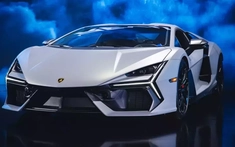 Siêu xe hybrid đầu tiên của Lamborghini lộ ảnh đã về Việt Nam, Minh "Nhựa" phấn khởi hẳn ra