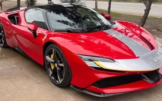 Bất ngờ với chiếc siêu xe Ferrari SF90 Stradale lạ lẫm xuất hiện tại Hải Phòng, có cả gói Assetto Fiorano