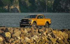 Ford Ranger "độc mã" trên đường đua giành thị phần phân khúc bán tải