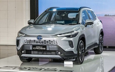 Đại lý chào bán Toyota Corolla Cross 2024 kèm "phụ kiện" giá chát