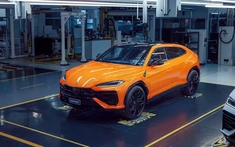 Đang tu tập ở Nepal, Minh "Nhựa" vẫn mê mệt với tin "bò tót" Lamborghini Urus SE ra mắt