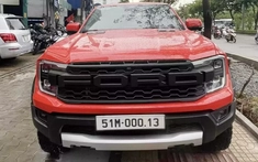 Vin Trần tậu Ford Ranger Raptor kèm quả biển đấu giá chỉ 40 triệu đồng, ai chê số 13 chứ biker lão làng này lại mê