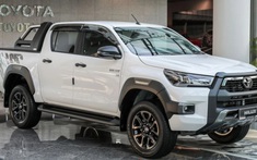 Toyota Hilux 2024 ra mắt thị trường Việt, đấu Ford Ranger với giá 668 triệu đồng