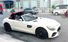 Mercedes-AMG GT Roadster còn thiếu trong bộ sưu tập xe của "Qua" Vũ trở lại Tp.HCM, giá 7,3 tỷ đồng