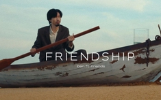 Đen gây tò mò với hình ảnh chèo thuyền trên cát, tung teaser MV 'Friendship' không nhạc