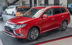 Mitsubishi Outlander giảm "kịch khung" 140 triệu tại đại lý, tranh khách với Mazda CX-5