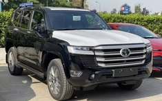 Toyota Land Cruiser bị chênh giá 600 triệu do khan hàng, showroom tư nhân "đề xuất" mức cao hơn