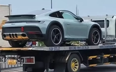 Porsche 911 Dakar đầu tiên về Việt Nam trong năm 2024 đã được vận chuyển vào Tp.HCM