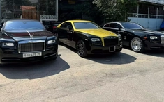 Bộ 3 Rolls-Royce Wraith trên đường phố Tp.HCM, Wraith Black Badge Sportive duy nhất trên thế giới nổi bật hẳn