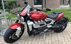 Vợ chồng Đoàn Di Băng bán lại siêu mô tô khủng Triumph Rocket 3 R, 2 năm chỉ chạy 1.000 km