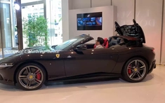 Xem siêu xe mui trần Ferrari Roma Spider đầu tiên về Việt Nam mở mui