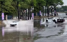 Sau cơn mưa, siêu xe Lamborghini Aventador mui trần độ SVJ được mang ra nghịch nước