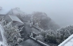 Ảnh : fansipan phủ màu tuyết trắng ngày 28 tết