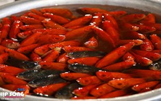 Giá Cá chép đỏ tăng vọt trong Ngày cúng Ông Công, Ông Táo 23 Tháng Chạp
