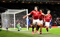 Harry Maguire tỏa sáng phút cuối, MU hạ Leicester City đầy tranh cãi tại FA Cup