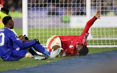 Manchester United trả giá đắt sau chiến thắng trước Leicester