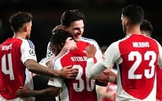 Arsenal nhẹ nhàng tiến vào tứ kết Champions League sau trận hòa kịch tính với PSV