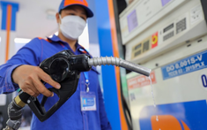 Giá xăng dầu ngày 11-4: Lao dốc trên diện rộng