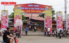 Hội chợ làng nghề Lào Cai 2025 thu hút đông đảo người dân và du khách