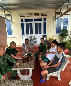 Quảng Ninh: Bộ đội Biên phòng cứu sống 01 người trôi dạt trên biển