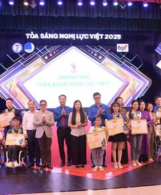Xúc động 25 câu chuyện bền bỉ tạo thành công tại “Tỏa sáng Nghị lực Việt” 2025