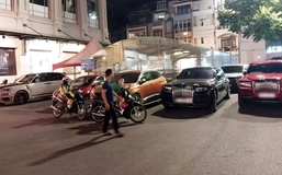 Dàn xe Rolls-Royce của các đại gia Hà Nội xuất hiện tại chợ Hàng Da