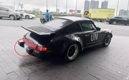 Vì sao chiếc Porsche 930 Turbo này lại có 2 cục gu to bản ở đuôi xe?