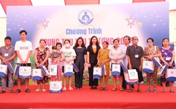 Thứ trưởng Bộ Y tế Nguyễn Tri Thức  đến thăm và chúc tết trung thu các cháu bệnh nhi Bệnh viện Nhi đồng 1