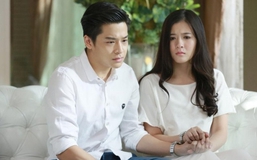 Thấy chồng đưa phong bì "tiền nhà ngoại" dày cộp, tôi mở ra mà lạnh sống lưng