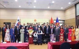 Tổng Bí thư Tô Lâm gặp gỡ cán bộ, nhân viên Đại sứ quán và cộng đồng người Việt Nam tại Hàn Quốc