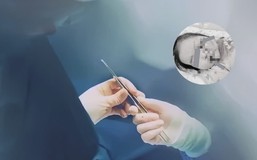 Nguy hiểm rình rập khi để trẻ ngồi trên xe nổ máy