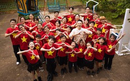 Hoàng Bách lan tỏa nụ cười Việt Nam, dùng âm nhạc để cổ vũ "sống đẹp"