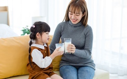 Mẹ GenZ chọn sữa cho con: Hiểu đúng thời điểm, nuôi con khoa học