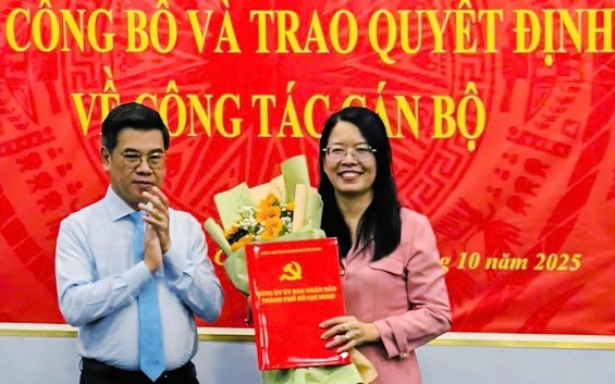 Công bố quyết định chỉ định đồng chí Nguyễn Thị Ánh Hoa giữ chức vụ Bí thư Đảng ủy Tổng Công ty Du lịch Sài Gòn TNHH Một Thành viên