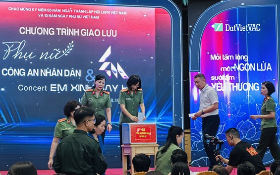 Lực lượng nữ Công an Nhân dân cùng các nghệ sĩ 'Vũ trụ Say Hi' chung tay khắc phục hậu quả bão lũ