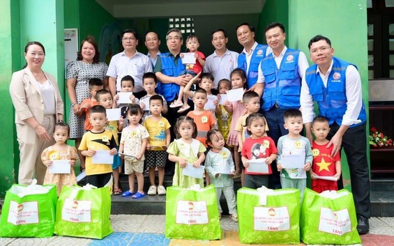 Thành phố Hồ Chí Minh hỗ trợ Huế và Đà Nẵng 35 tỷ đồng khắc phục thiệt hại bão lũ